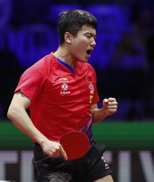 记者：巴顿、孙铭谦、韦世豪乘同一航班前往天津